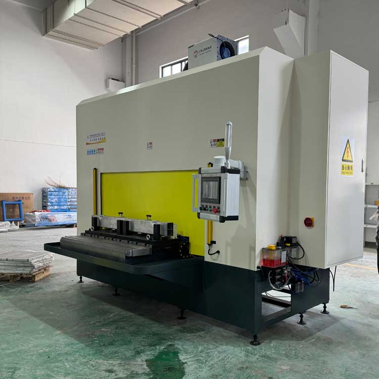 防撞梁切割机-3